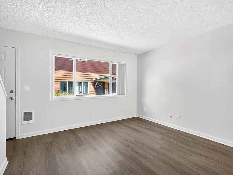 230 Lincoln St — Photo 15