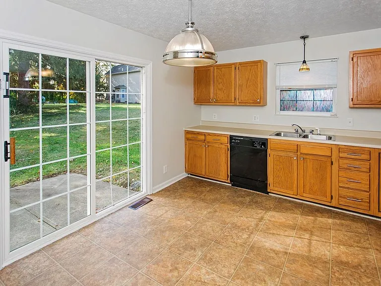5695 Victoryview Ln — Photo 8