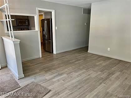 4th image of 1272 Moulin Ave