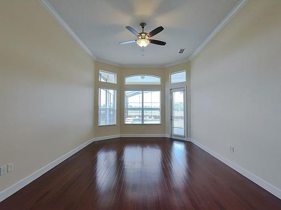 5th image of 650 Holly Springs Ter