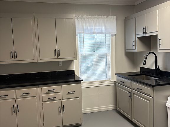 4th image of 784 Horning Rd