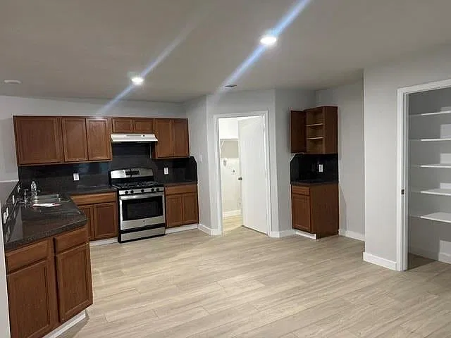 3 bed, 1888 sqft, $1,700 — Photo 3
