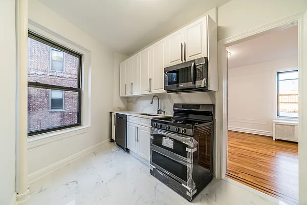 Sold by E Realty International Corp | media 22