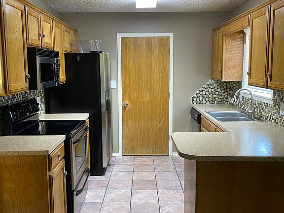 3rd image of 2403 Amy St