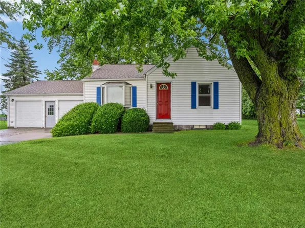 5061 S 74th Hwy, Newton, IA 50208