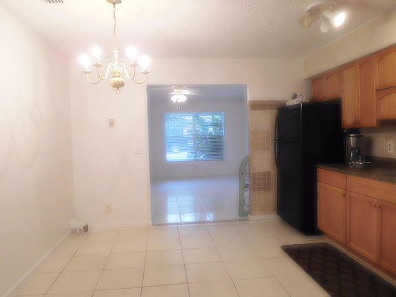4th image of 9202 SE Parkway Dr