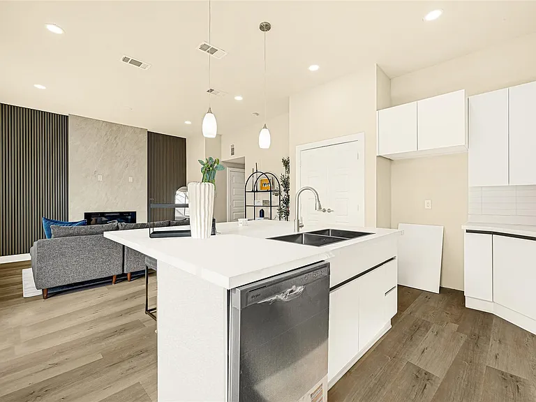 704 Savonna — Photo 9