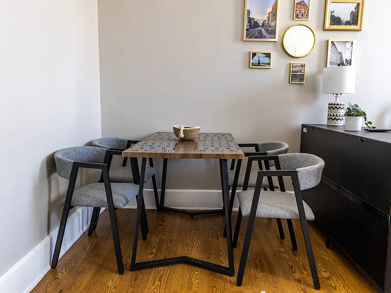 132 W Court St — Photo 2