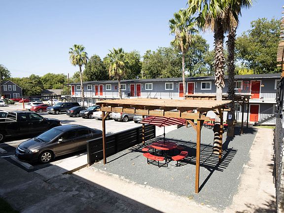 4th image of 902 Romeria Dr APT 113