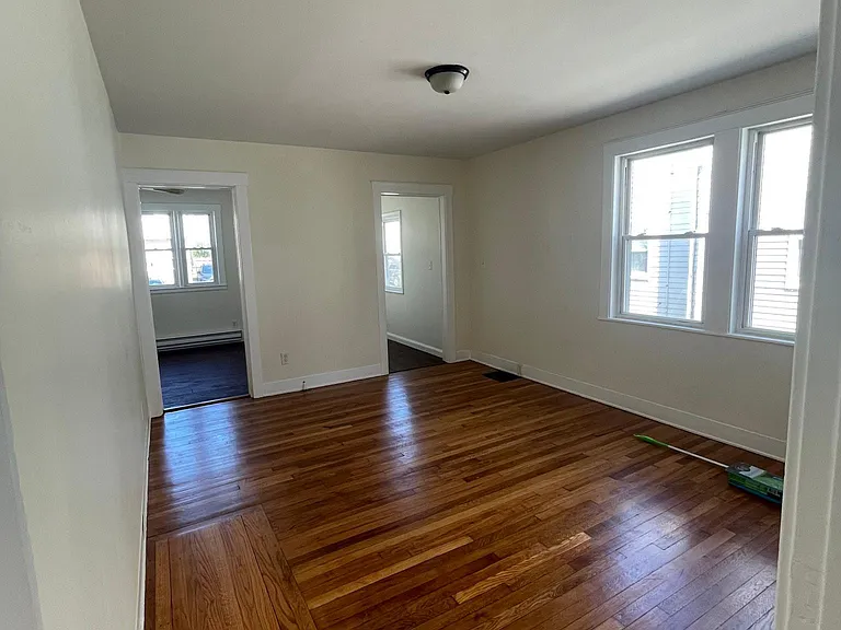 63 Lawn Ave — Photo 4
