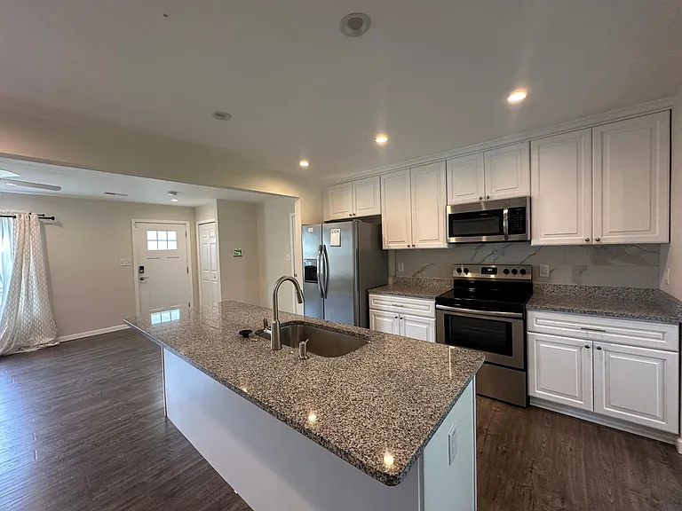 2141 Jeffrey Dr — Photo 6