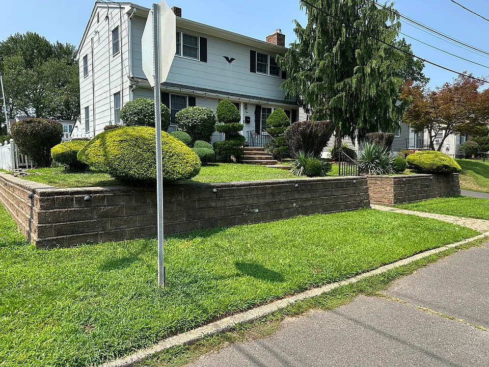 1 Fitzsimmons Ave