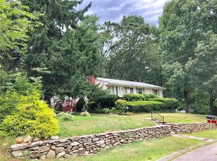 18 Valley View Dr, Smithfield, RI 02828