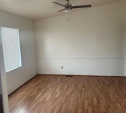3rd image of 504 Harbor Dr