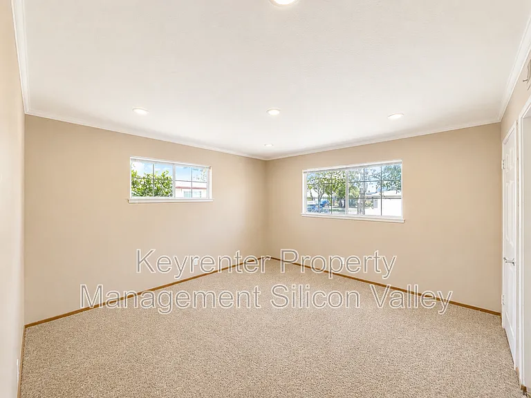 1114 Lynn Way — Photo 13
