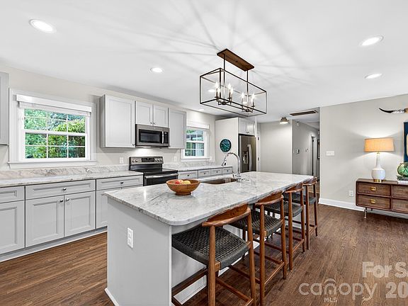 4th image of 4023 Firethorne Rd