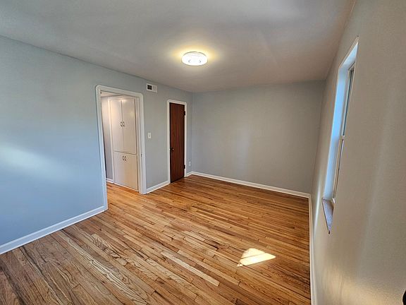 5th image of 1357 Clarence Ave APT 5