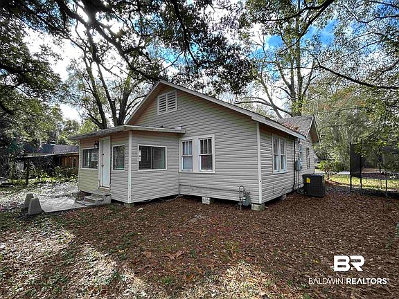 3rd image of 2119 Hoppin St