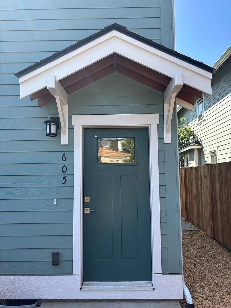 2 Bed 2.5 Bath Walk to Downtown - Duplex — Photo 3