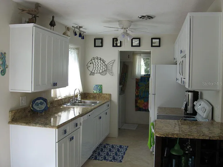411 S Pine St — Photo 5
