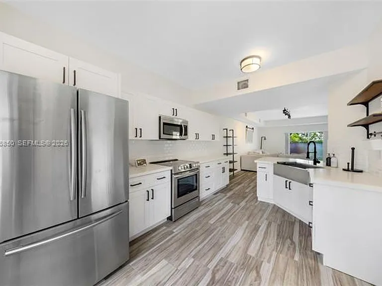 8942 W Flagler St #3 — Photo 4