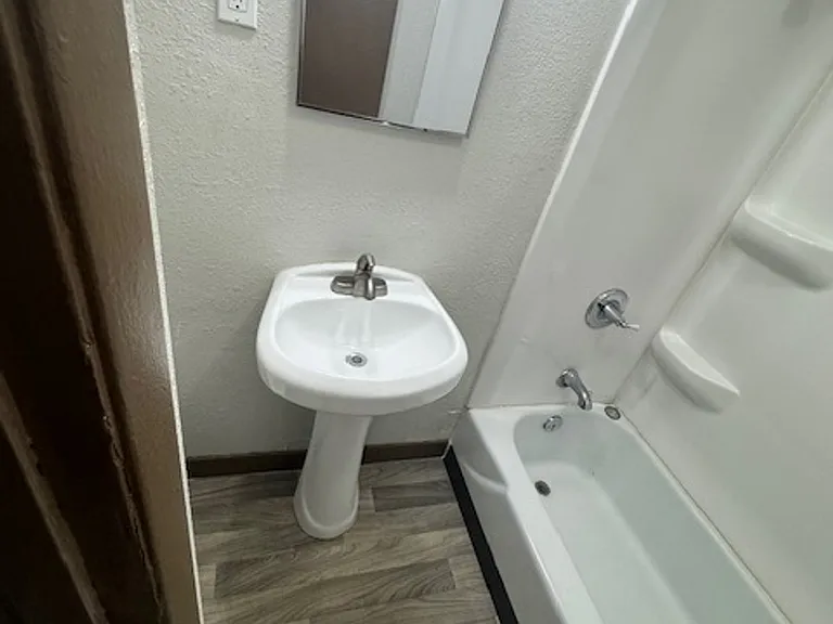 2519 Clarkson Ave — Photo 36