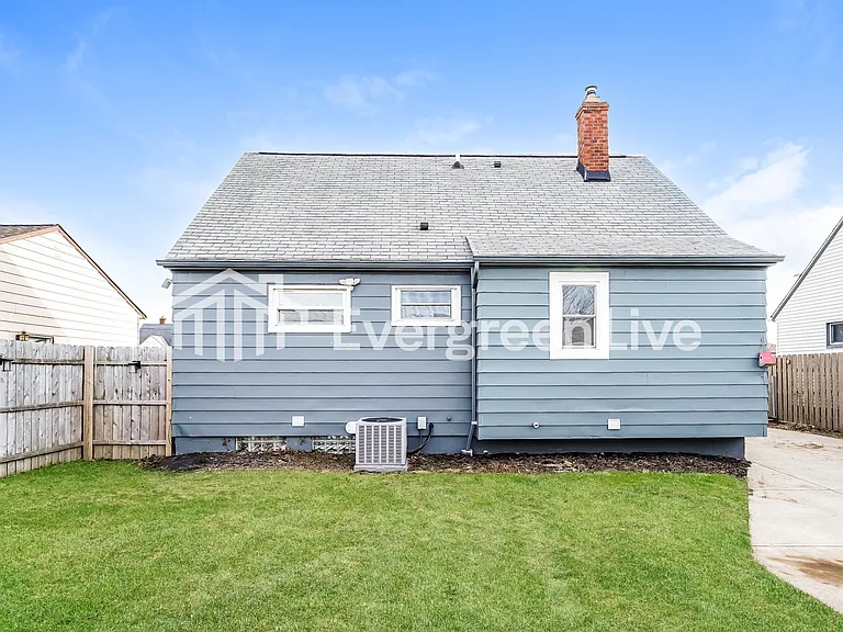 15810 Harrison Dr — Photo 15