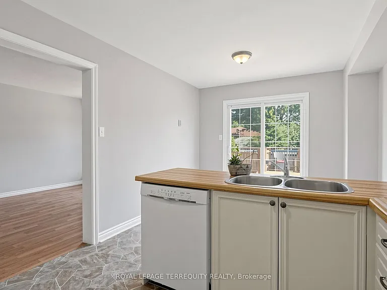 7 Yorkville Ct — Photo 11