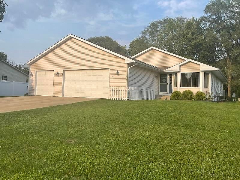 1st image of 3321 Glenbarr Dr
