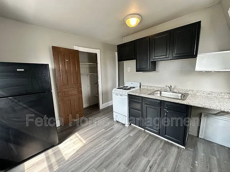 100 Windsor St #3 — Photo 8