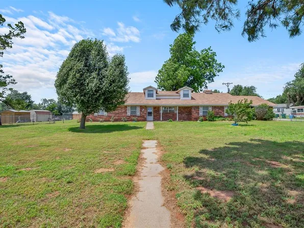 359 W Oklahoma St, Chickasha, OK 73018