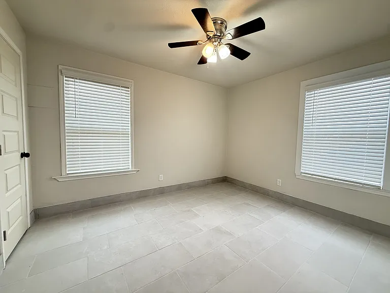3100 Thomas Ave #B — Photo 4