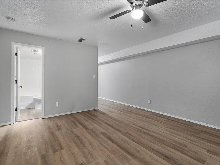 True North Apartments — Photo 27