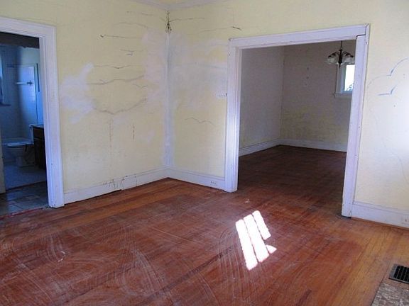 5th image of 714 Highland Ave