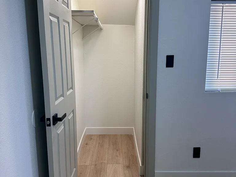 166 S Clarence St #166 — Photo 5