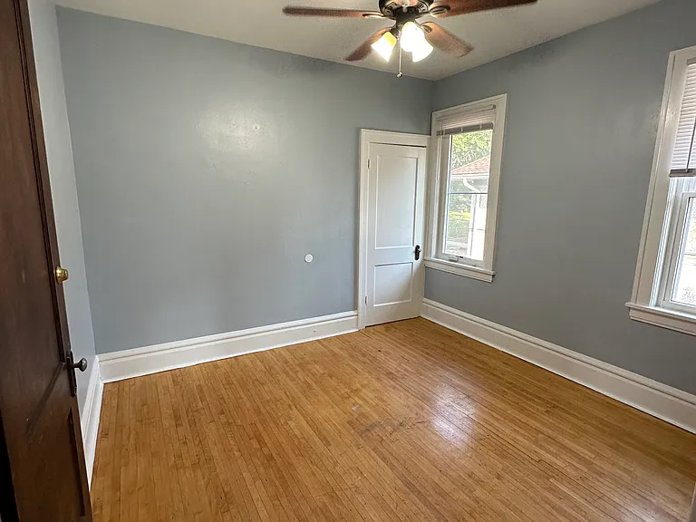 1606 James Ave N #2 — Photo 10