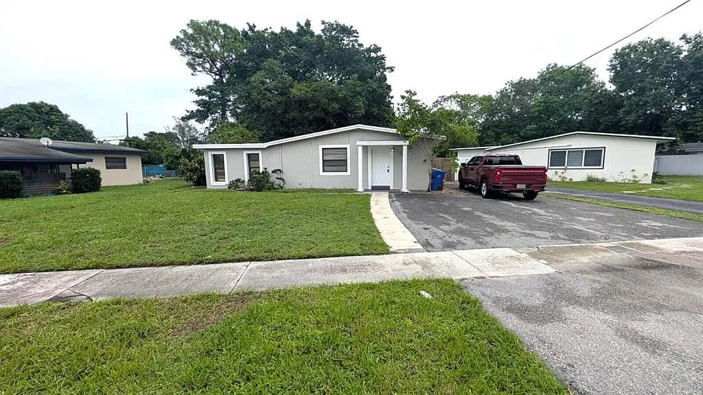 3 bed, 1.0 bath, 1208 sqft, $2,400 — Photo 1