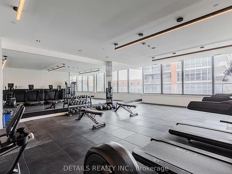 180 George St #911 — Photo 17