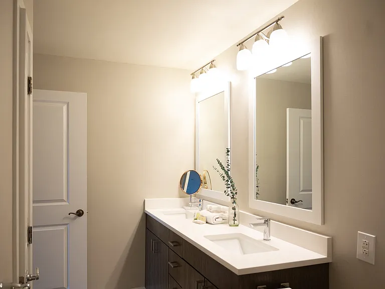 Edgewater Apartments — Photo 51