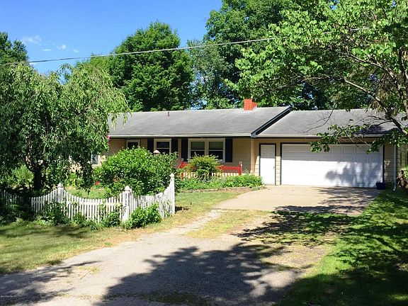 2nd image of 8755 Maplewood Dr