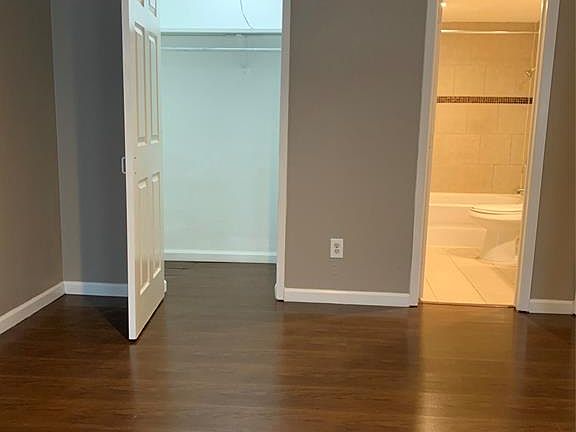 5th image of 1910 White Oak Dr