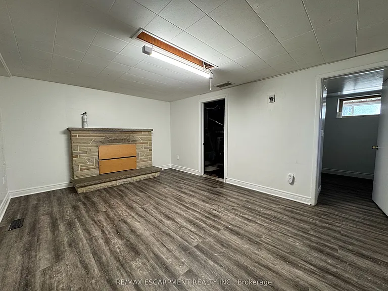 71 Hoover Cres — Photo 14