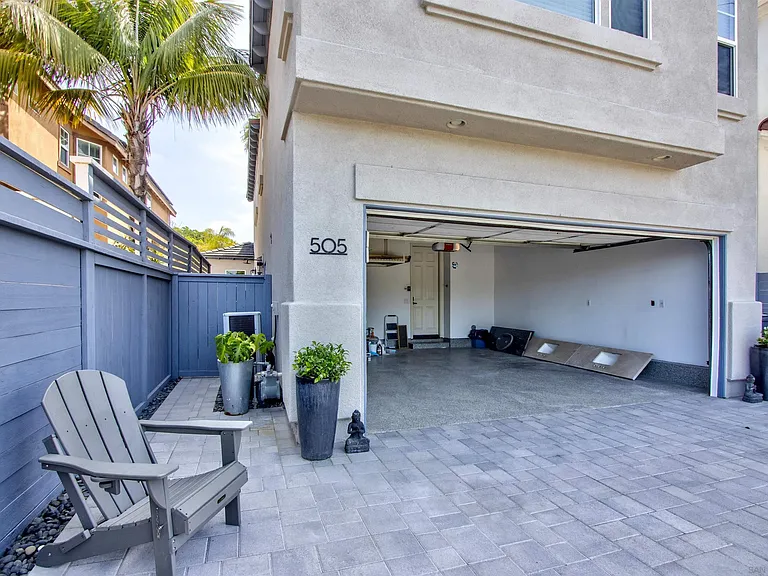 Parking Lot/Garage