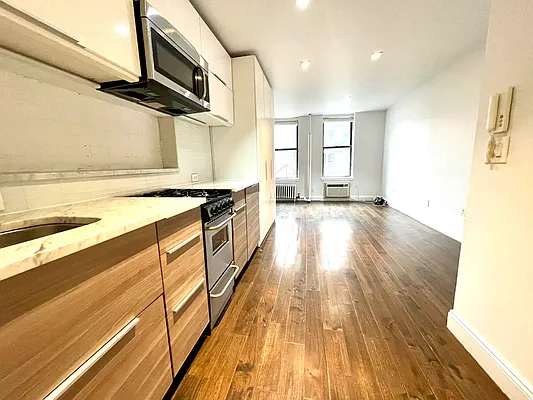 Rented by Evergreen Realty & Investments | media 2