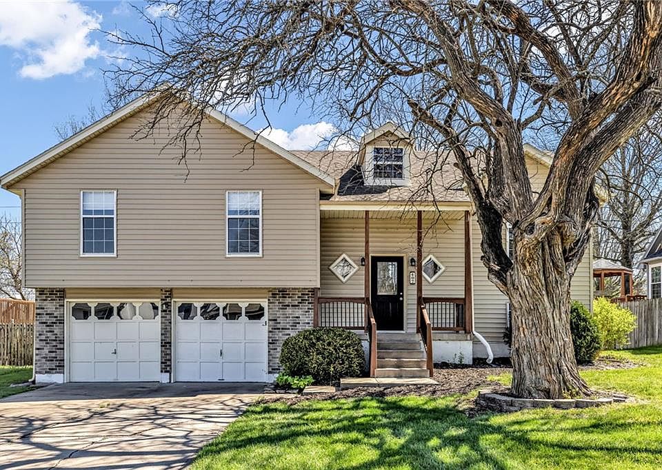 1st image of 407 Woodson Ln