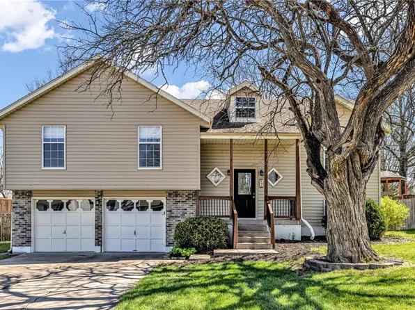 407 Woodson Ln, Greenwood, MO 64034