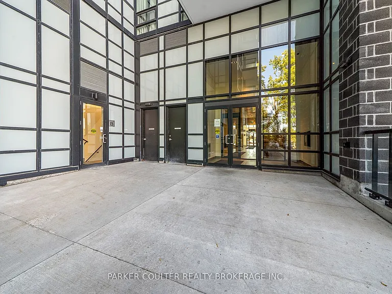 681 Yonge St #114 — Photo 3