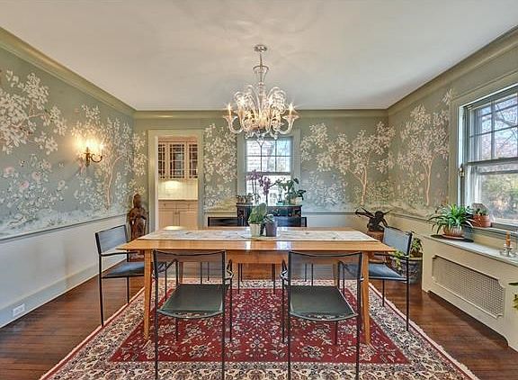 Large formal dining room for entertaining family and friends!
