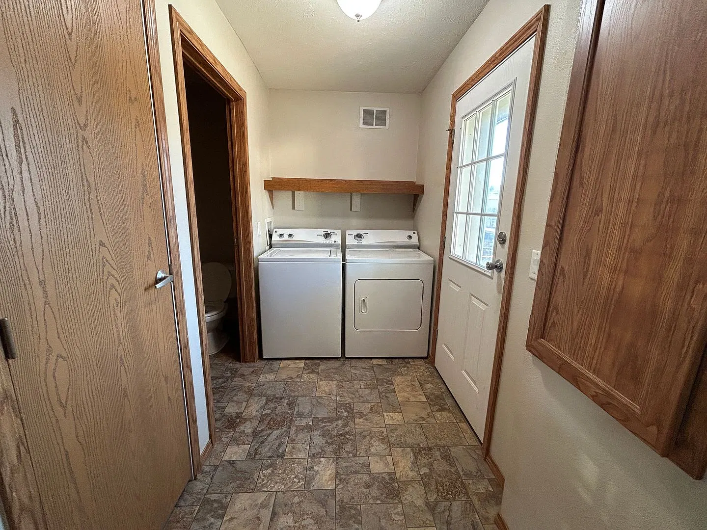 Cute 3 bedroom Duplex for Rent! — Photo 4