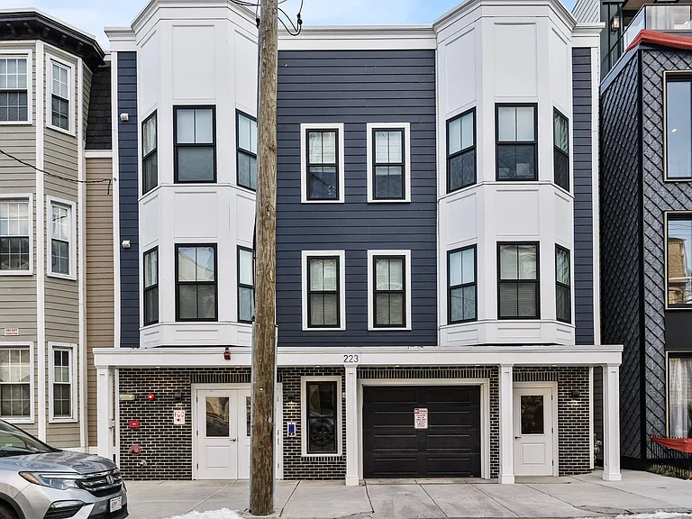 223 Saratoga St #202 — Photo 15